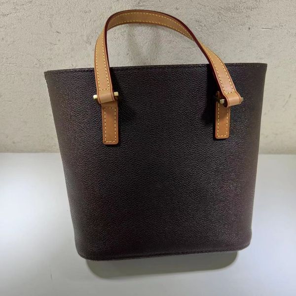 fashion handbags bag large capacity shopping bags with shoulder strap design famous brand designer luxury portable women's bag patent l
fashion handbags bag large capacity shopping bags with shoulder strap design famous brand designer luxury portable women's bag patent l