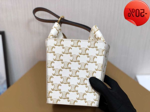 designer bag star net red same arc de triomphe small square bucket leather hand single shoulder msenger c new factory direct sale
designer bag star net red same arc de triomphe small square bucket leather hand single shoulder msenger c new factory direct sale