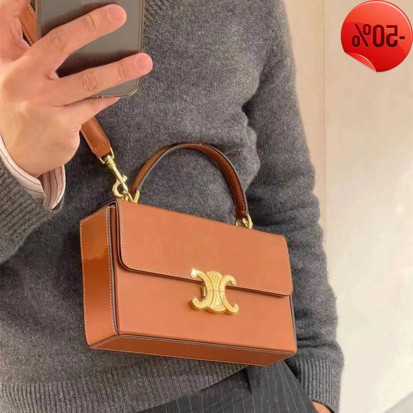 designer bag triumphal arch tofu bag leather box small square handheld crossbody advanced women's women factory direct sale
designer bag triumphal arch tofu bag leather box small square handheld crossbody advanced women's women factory direct sale