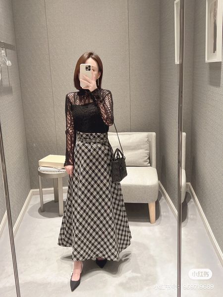 skirts european fashion brand 2022 early autumn new vintage black and white plaid high waist a-line large umbrella long skirt
skirts european fashion brand 2022 early autumn new vintage black and white plaid high waist a-line large umbrella long skirt