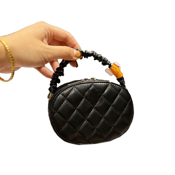 classic mini women lambskin bags quilted matelasse handbags 5a quality genuine leather cosmetic vanity handbag totes luxury designer wallet
classic mini women lambskin bags quilted matelasse handbags 5a quality genuine leather cosmetic vanity handbag totes luxury designer wallet