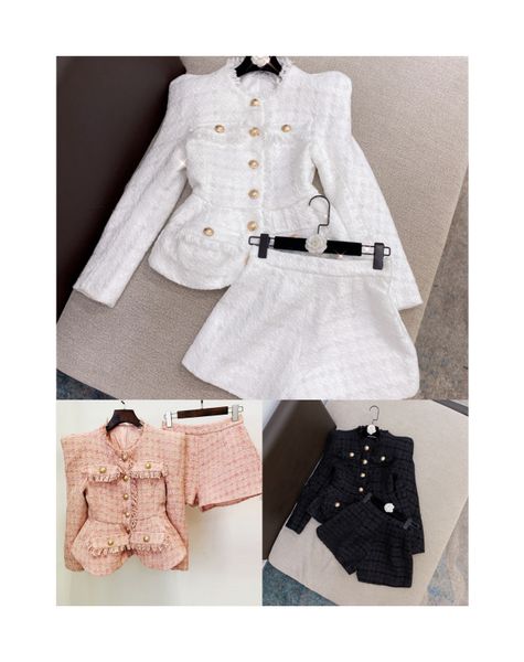 high-quality star with the same two piece dress tweed round-neck lion button short blazer and shorts, White
high-quality star with the same two piece dress tweed round-neck lion button short blazer and shorts, White