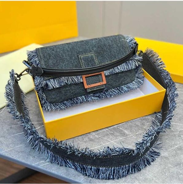 the single shoulder bag luxurious designer camera bags handbag women crossbody womens handbags fashion classic letter purses cross body
the single shoulder bag luxurious designer camera bags handbag women crossbody womens handbags fashion classic letter purses cross body