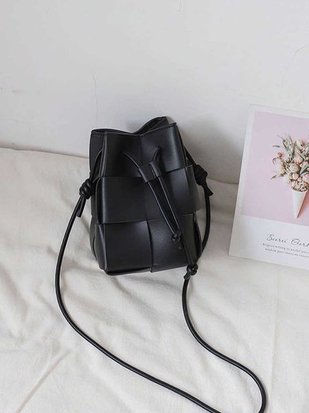 designer luxury women bag bottegas handbag fashion inclined shoulder womens bags versatile purses totes large capacity saddle venetas wallet
designer luxury women bag bottegas handbag fashion inclined shoulder womens bags versatile purses totes large capacity saddle venetas wallet
