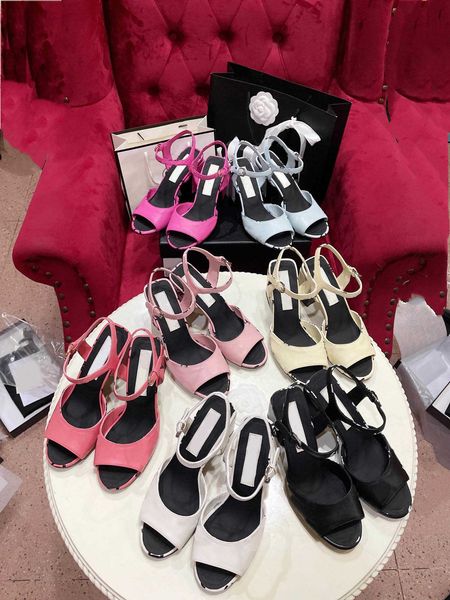 women sandals printed lambskin causal sandal flip flops white black pink indoor summer designer luxury fashion ladies beach flat
women sandals printed lambskin causal sandal flip flops white black pink indoor summer designer luxury fashion ladies beach flat