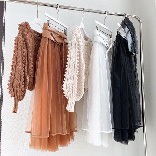 half skirt 2022 european fashion brand autumn and winter new semi piece is made of three layers of imported soft yarn supplemented by hard v, Black
half skirt 2022 european fashion brand autumn and winter new semi piece is made of three layers of imported soft yarn supplemented by hard v, Black