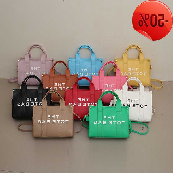 designer bag simple printed letter large capacity tote bag 2022 new autumn fashion one shoulder crossbody women's factory direct sale 
designer bag simple printed letter large capacity tote bag 2022 new autumn fashion one shoulder crossbody women's factory direct sale