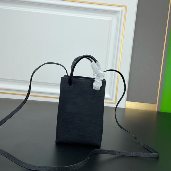 designer handbags luxury evening bags handbags lady chain shoulder bag patent leather drill open lid shopping fashion classic size 12-18-7cm
designer handbags luxury evening bags handbags lady chain shoulder bag patent leather drill open lid shopping fashion classic size 12-18-7cm