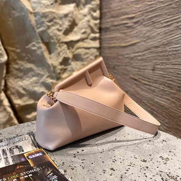 designer handbags women 2021 luxurys fend first series metal wrapped dinner handbag single shoulder messenger bag kxok249z 
designer handbags women 2021 luxurys fend first series metal wrapped dinner handbag single shoulder messenger bag kxok249z
