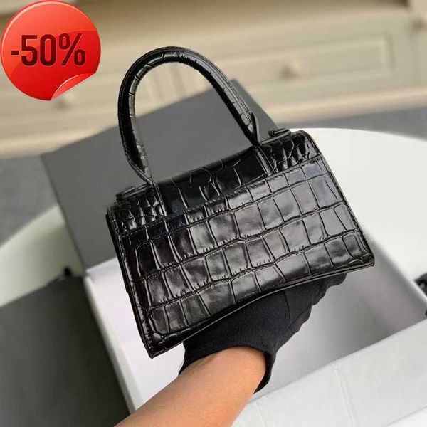 50% off factory sale clearance designer evening bags tote home leather women's 2022 new one shoulder diagonal handbag fashion small squ
50% off factory sale clearance designer evening bags tote home leather women's 2022 new one shoulder diagonal handbag fashion small squ