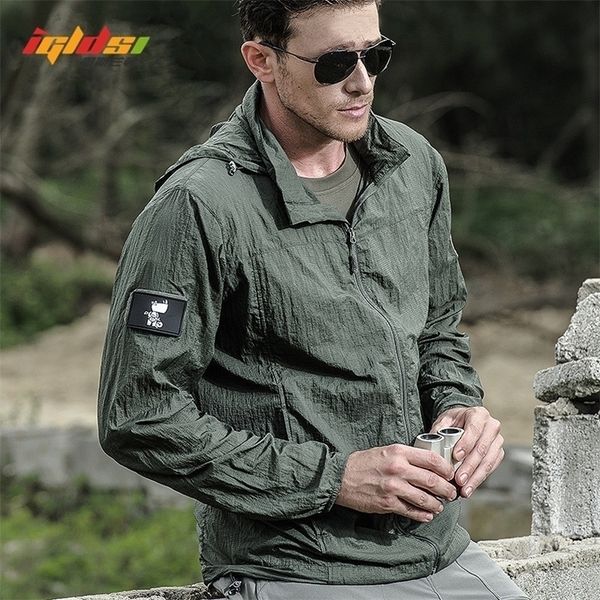 mens jackets summer waterproof quick dry tactical skin jacket men hooded raincoat thin windbreaker sunscreen army military jacket 220930, Black;brown
mens jackets summer waterproof quick dry tactical skin jacket men hooded raincoat thin windbreaker sunscreen army military jacket 220930, Black;brown