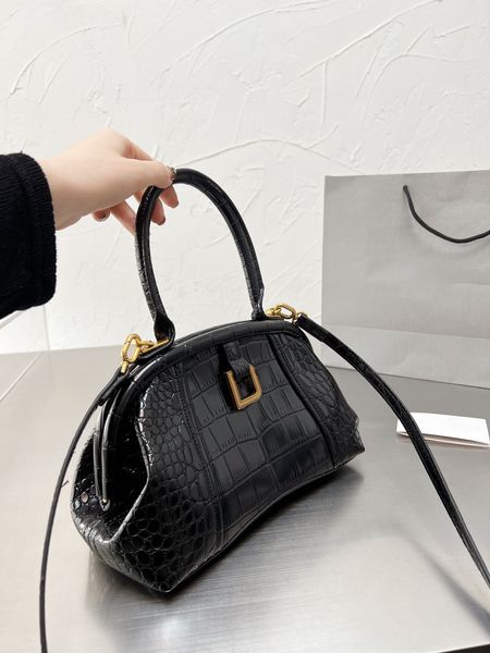 classic woman hand new bags genuine leather flap clutch shoulder small female package lamb purse gold chain fashion bag wholesale
classic woman hand new bags genuine leather flap clutch shoulder small female package lamb purse gold chain fashion bag wholesale