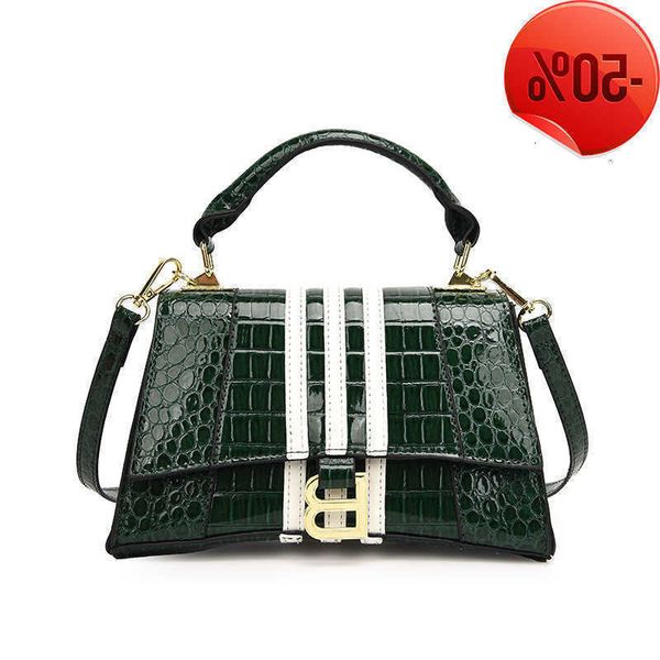 designer bag advanced texture crocodile pattern women 2022 new hourglass casual personality fashion one shoulder msenger factory direct sale
designer bag advanced texture crocodile pattern women 2022 new hourglass casual personality fashion one shoulder msenger factory direct sale