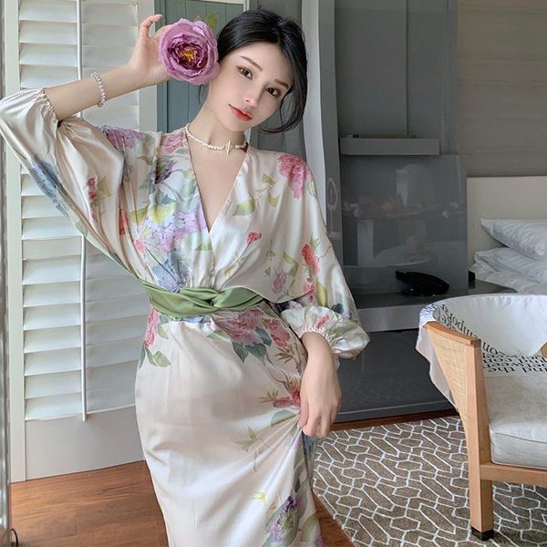 dresses 2022 summer women's elegant dress french waist printed three-quarter sleeve v-neck a-line skirt temperament ladies clothing, Black;gray
dresses 2022 summer women's elegant dress french waist printed three-quarter sleeve v-neck a-line skirt temperament ladies clothing, Black;gray