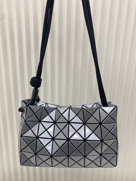 designer handbags luxury evening bags handbags lady chain shoulder bag patent leather drill open lid shopping fashion classic size 15.7-23.5
designer handbags luxury evening bags handbags lady chain shoulder bag patent leather drill open lid shopping fashion classic size 15.7-23.5