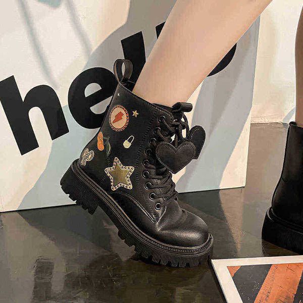 designer boots new pu leather women platform chunky heels autumn winter motorcycle ankle black heart lace up thick sole short botas 220815
designer boots new pu leather women platform chunky heels autumn winter motorcycle ankle black heart lace up thick sole short botas 220815