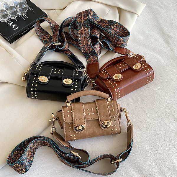 ins children rivet handbags girls printed wide straps one shoulder bag lady style kids pu leather crossbody bags q9015, Black
ins children rivet handbags girls printed wide straps one shoulder bag lady style kids pu leather crossbody bags q9015, Black