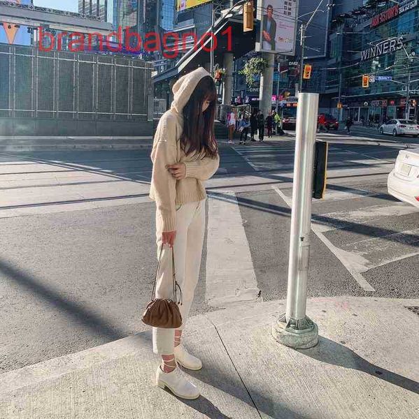 bottegas bags venetas designer pouch bag luxury women clutch handbags cloud leather pillow lovely dumpling versati 44gf
bottegas bags venetas designer pouch bag luxury women clutch handbags cloud leather pillow lovely dumpling versati 44gf
