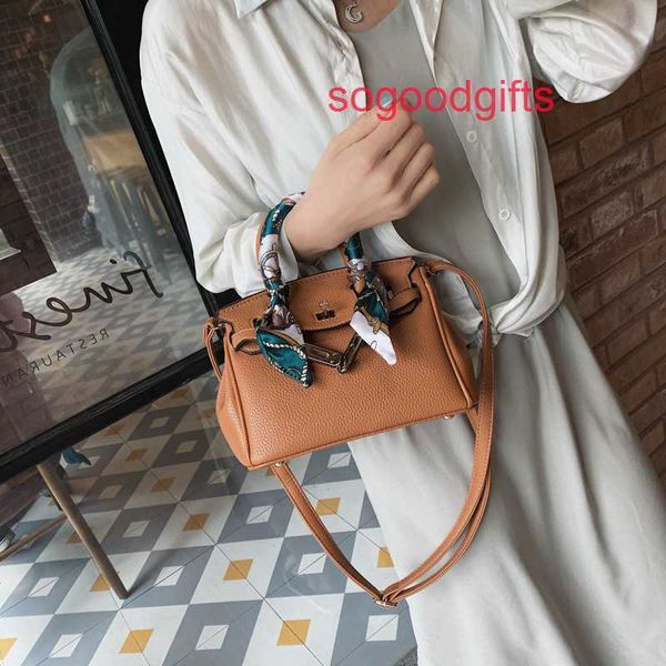 designer bags herme luxury genuine leather women's single shoulder handbags bags2022 new silk scarf litchi pattern wing fashion portabl
designer bags herme luxury genuine leather women's single shoulder handbags bags2022 new silk scarf litchi pattern wing fashion portabl