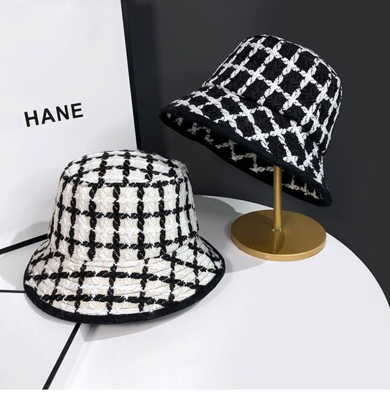 2022 new autumn and winter woolen designer caps plaid berets charm women hats classic fashion accessorie, Blue;gray
2022 new autumn and winter woolen designer caps plaid berets charm women hats classic fashion accessorie, Blue;gray