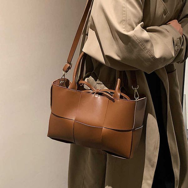 designer bag botte venetta bags vene arco tote autumn winter high capacity bag 2023 new women's versatile messenger hand mother tote la
designer bag botte venetta bags vene arco tote autumn winter high capacity bag 2023 new women's versatile messenger hand mother tote la
