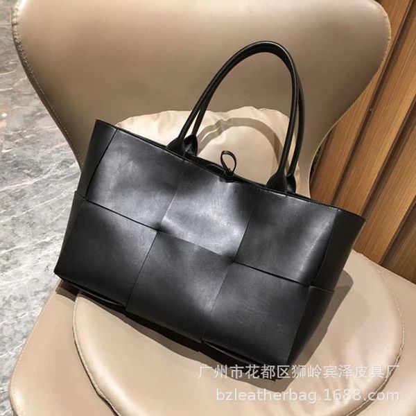 arco tote bag designer bottevenetta bags bottebag arco tote 2023 texture women's hand woven splicing trend tote bag large capacity port
arco tote bag designer bottevenetta bags bottebag arco tote 2023 texture women's hand woven splicing trend tote bag large capacity port