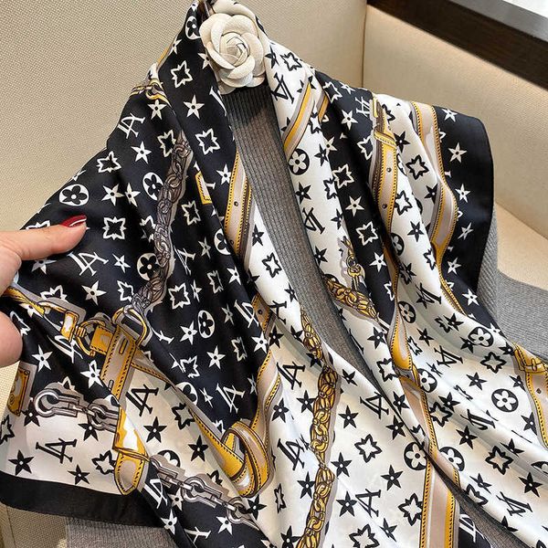 90 large square scarves black and white color matching silk women's new style 2021 spring autumn winter foreign, Blue;gray
90 large square scarves black and white color matching silk women's new style 2021 spring autumn winter foreign, Blue;gray