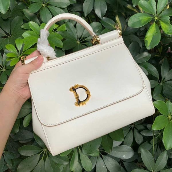 sicilian classic designer bags leather women's tote bag square large capacity one shoulder oblique straddle handbag flap
sicilian classic designer bags leather women's tote bag square large capacity one shoulder oblique straddle handbag flap