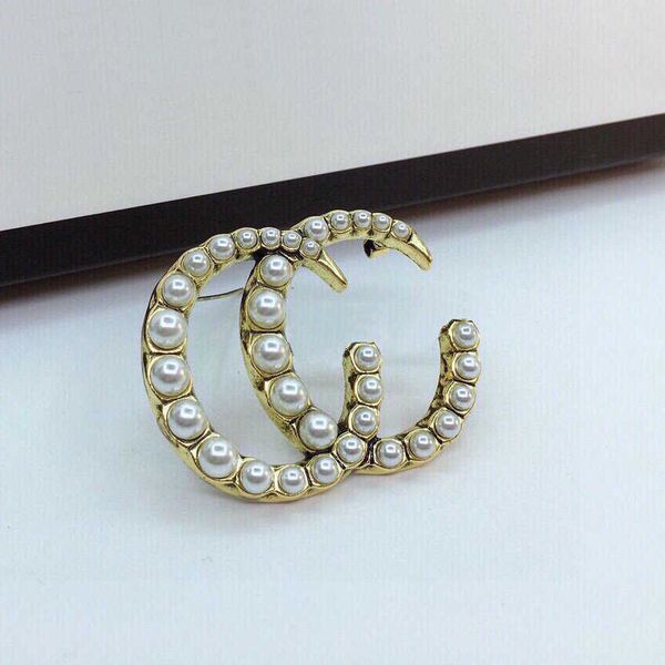 full pearl brooch luxury designer jewelry stylish letter pin suit dress classic broochs pins clothes ornament wedding party high quality, Gray
full pearl brooch luxury designer jewelry stylish letter pin suit dress classic broochs pins clothes ornament wedding party high quality, Gray