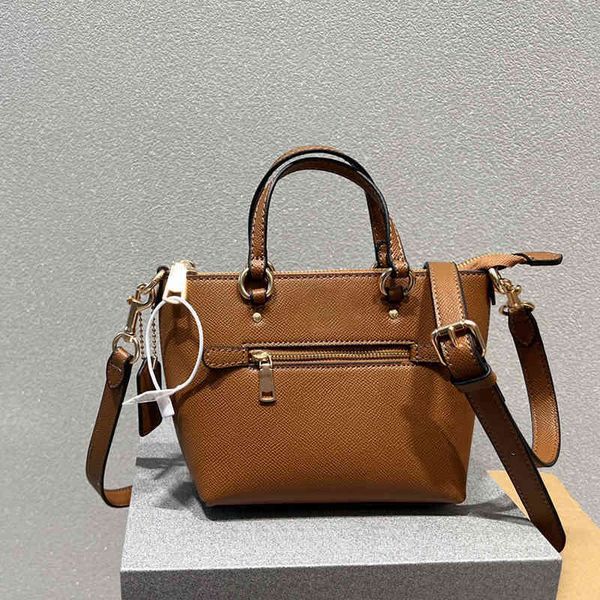 designer luxury women the tote bag fashion versatile handbags shoulder crossbody bags purse telfars totes large capacity saddle wallets 7a z
designer luxury women the tote bag fashion versatile handbags shoulder crossbody bags purse telfars totes large capacity saddle wallets 7a z