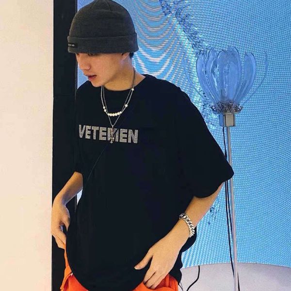 22ss mens t shirt vetemen letter diamond short-sleeved t-shirt man sweatshirt designer tshirt women loose oversize round neck pullover top, White;black
22ss mens t shirt vetemen letter diamond short-sleeved t-shirt man sweatshirt designer tshirt women loose oversize round neck pullover top, White;black
