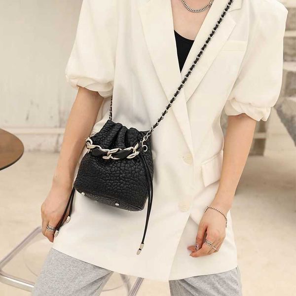 genuine leather bucket bag for women 2021 new niche design foreign style ins chain fashionable versatile one shoulder cross body bag
genuine leather bucket bag for women 2021 new niche design foreign style ins chain fashionable versatile one shoulder cross body bag
