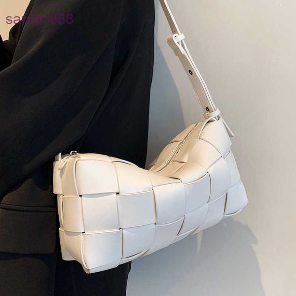 bag bottegass venetas jodie this year's popular small bag female summer a new type of woven messenger chain one shoulder pillow
bag bottegass venetas jodie this year's popular small bag female summer a new type of woven messenger chain one shoulder pillow