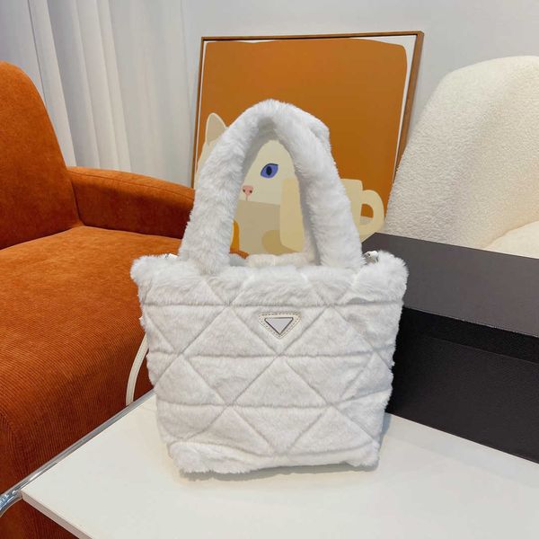 luxury bag handbags the single shoulder bag crossbody bags women plush designers handbag wallet ladies new fashion all-match purses
luxury bag handbags the single shoulder bag crossbody bags women plush designers handbag wallet ladies new fashion all-match purses