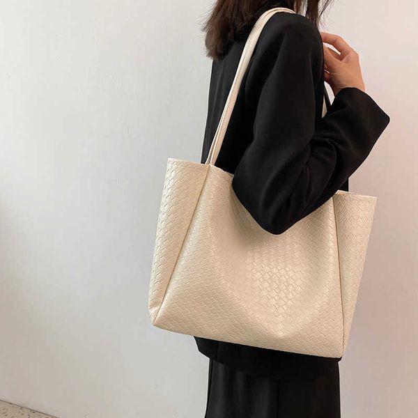 bottegas bag venetas arco tote simple and large capacity bag women's 2022 new fashion woven with one shoulder net red portable tote
bottegas bag venetas arco tote simple and large capacity bag women's 2022 new fashion woven with one shoulder net red portable tote