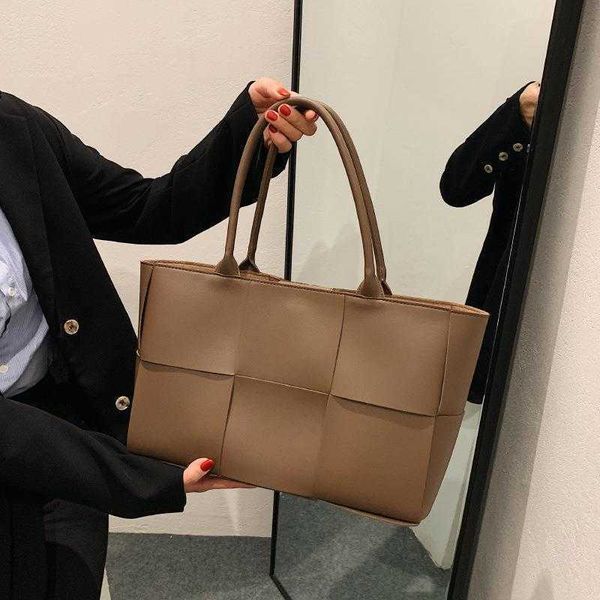 bag bottegass venetas arco tote new bag autumn and winter texture large woven commuter tote capacity hand
bag bottegass venetas arco tote new bag autumn and winter texture large woven commuter tote capacity hand