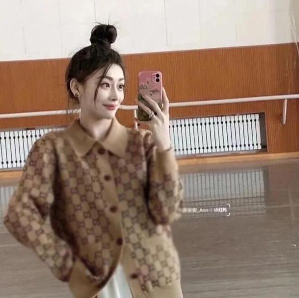 2023 women sweater knit designer autumn winter cardigans knitted loose coat double letter printed sweaters ladies outer wear thick streetwea, White;black
2023 women sweater knit designer autumn winter cardigans knitted loose coat double letter printed sweaters ladies outer wear thick streetwea, White;black