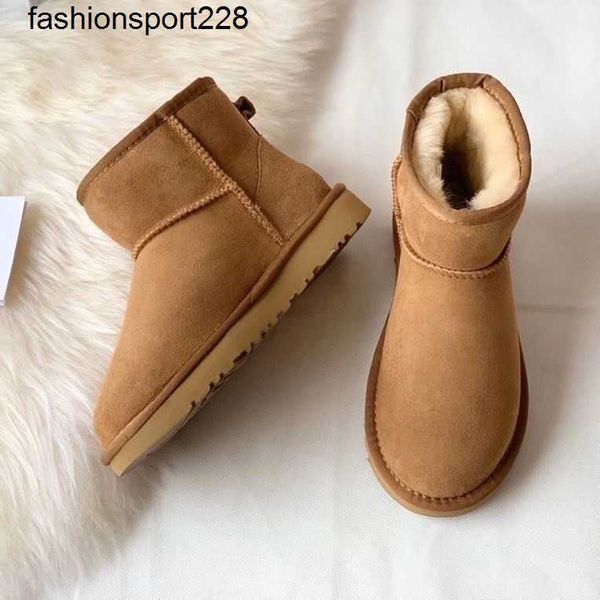 designer boots fur integrated snow boots men women winter plush thickened cold proof cotton boot, Black
designer boots fur integrated snow boots men women winter plush thickened cold proof cotton boot, Black
