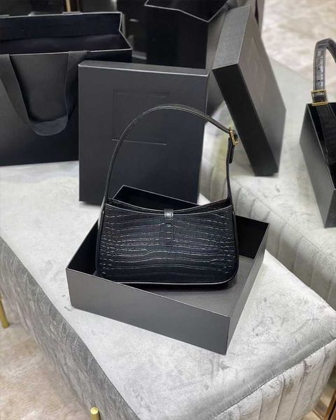 2022 classic luxury womens bag oneshoulder handbag brand fashion cowhide designer bag of quality bag
2022 classic luxury womens bag oneshoulder handbag brand fashion cowhide designer bag of quality bag