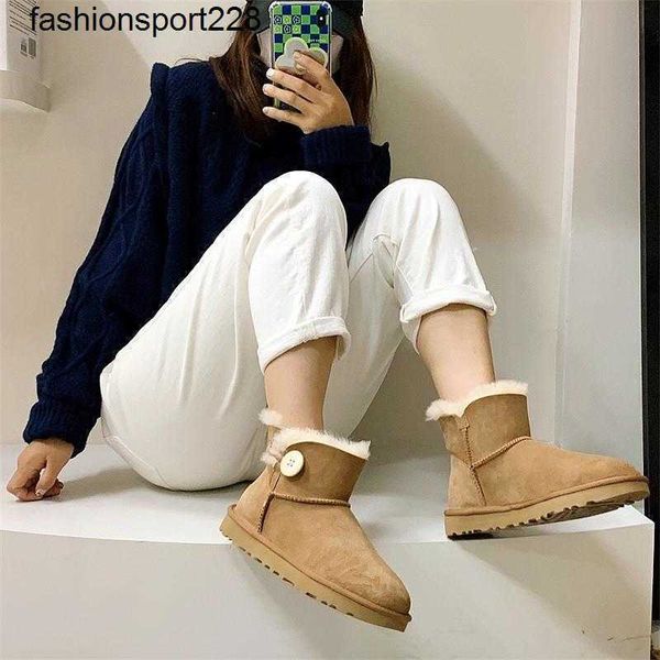 designer snow boots women wool short boot sheepskin fur integrated low winter short cotton shoes, Black
designer snow boots women wool short boot sheepskin fur integrated low winter short cotton shoes, Black