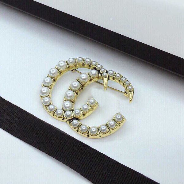 full pearl brooch luxury designer jewelry stylish letter pin dress classic broochs pins clothes ornament wedding party, Gray
full pearl brooch luxury designer jewelry stylish letter pin dress classic broochs pins clothes ornament wedding party, Gray