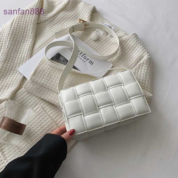 bag bottegass venetas jodie spring new woven large lattice pillow bag tofu messenger leisure versatile small square women's nvu2
bag bottegass venetas jodie spring new woven large lattice pillow bag tofu messenger leisure versatile small square women's nvu2