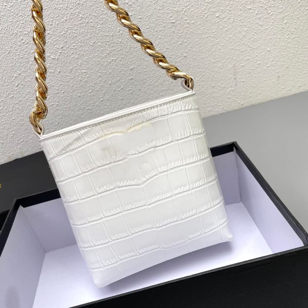 ladies handbag designer purse luxury chain with interior leather fashion classic heat high size 16-18-6cm1658, Red;black
ladies handbag designer purse luxury chain with interior leather fashion classic heat high size 16-18-6cm1658, Red;black