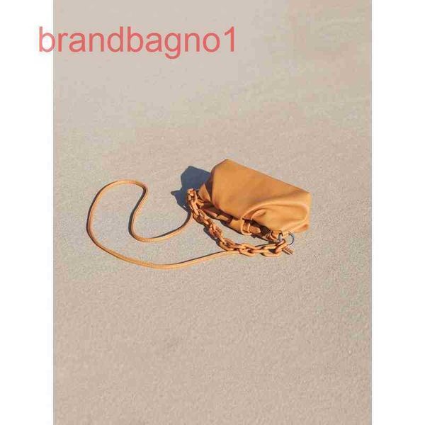 bottegas bags venetas designer pouch bag luxury women clutch handbags d acrylic chain dumpling single shoulder diag 0a02
bottegas bags venetas designer pouch bag luxury women clutch handbags d acrylic chain dumpling single shoulder diag 0a02