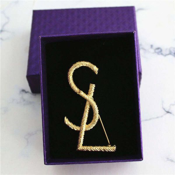 luxury designer jewelry mens womens pin brooch gold letters classic brand brooch suit party dress ornaments beautiful, Gray
luxury designer jewelry mens womens pin brooch gold letters classic brand brooch suit party dress ornaments beautiful, Gray