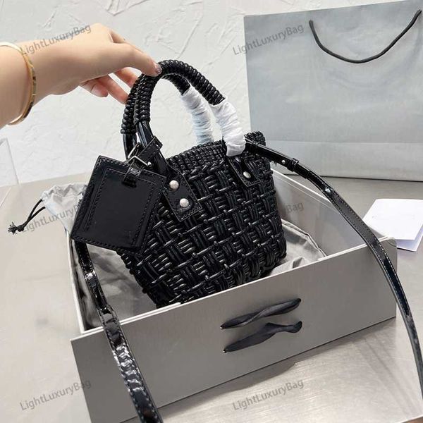 handbag hollow weave designer wallet quality crossbody for women classic famous brand shopping purses 220307
handbag hollow weave designer wallet quality crossbody for women classic famous brand shopping purses 220307