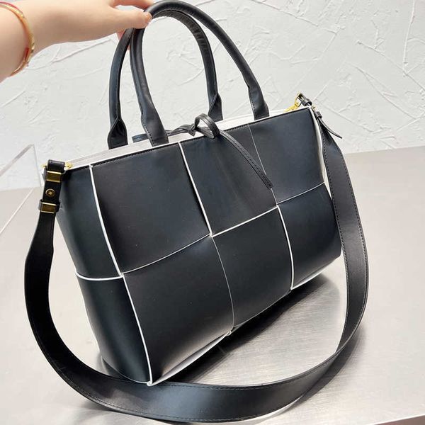 5a tote bag designer leather high capacity wallet quality crossbody for women classic famous brand eye-catching purses 220311
5a tote bag designer leather high capacity wallet quality crossbody for women classic famous brand eye-catching purses 220311