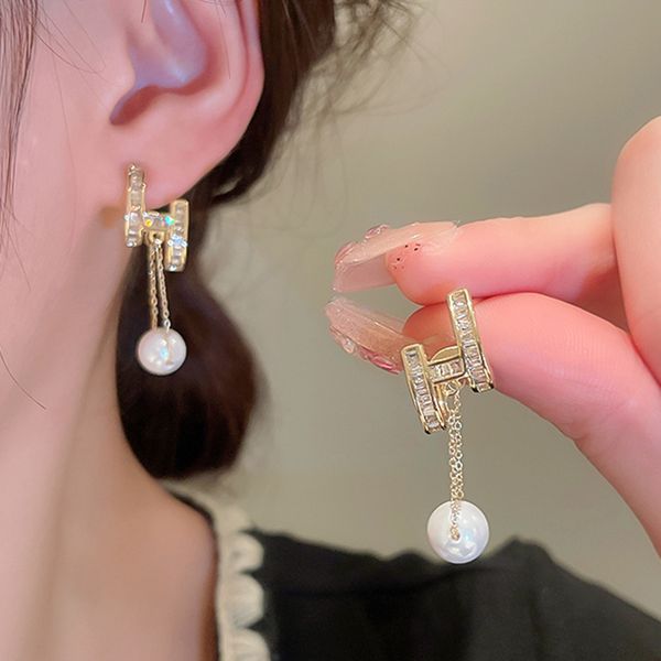 classic gold plated letter h dangle earrings pearl cz-encrusted 925 silver needle piercing earrings luxury jewelry for girl
classic gold plated letter h dangle earrings pearl cz-encrusted 925 silver needle piercing earrings luxury jewelry for girl