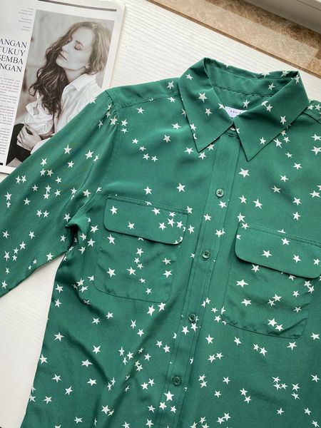 2022 autumn green / black silk blouse french style stars printed long sleeves lapel neck 100% soie double pockets buttons single-breasted sh, White
2022 autumn green / black silk blouse french style stars printed long sleeves lapel neck 100% soie double pockets buttons single-breasted sh, White