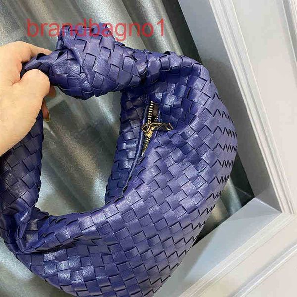 luxury bottegas handbags designer venetas woven 2022jodie fashion cloud leather french retro holding designers bag crossbody with the logo
luxury bottegas handbags designer venetas woven 2022jodie fashion cloud leather french retro holding designers bag crossbody with the logo